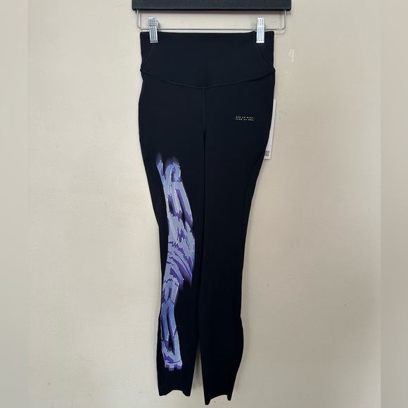 Lululemon *SEAWHEEZE*  Base Pace HR Reflective Tight 25"! NWT - Picture 2 of 6